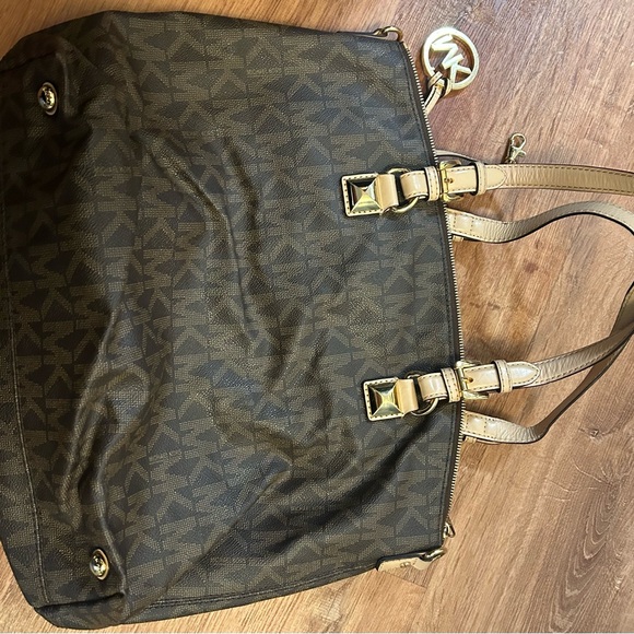 Michael Kors bag - Picture 5 of 11